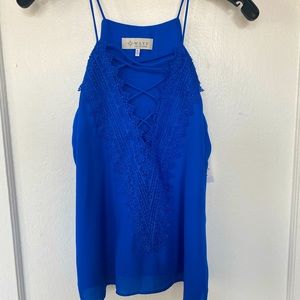 Bright blue tank with beautiful detail!